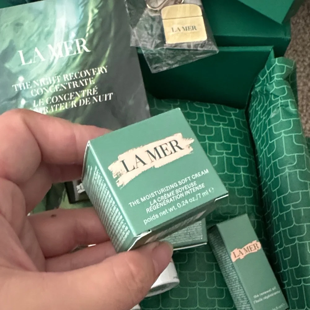 La Mer Skincare holiday gift Collection - Picture 10 of 15